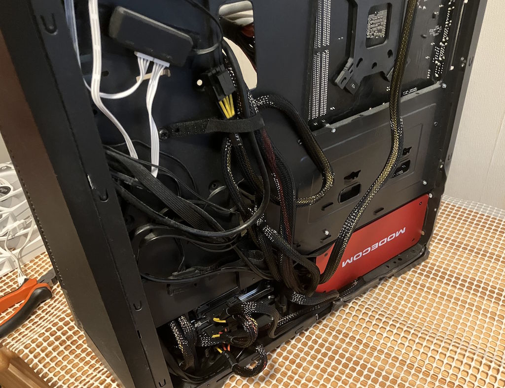 08-back-of-case-cables