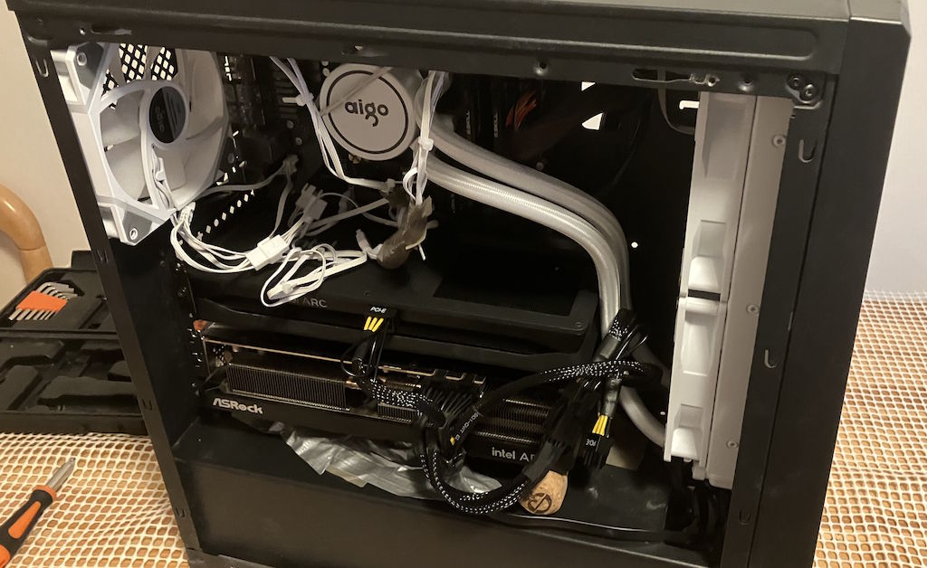 18-the-fan-cables-are-a-mess