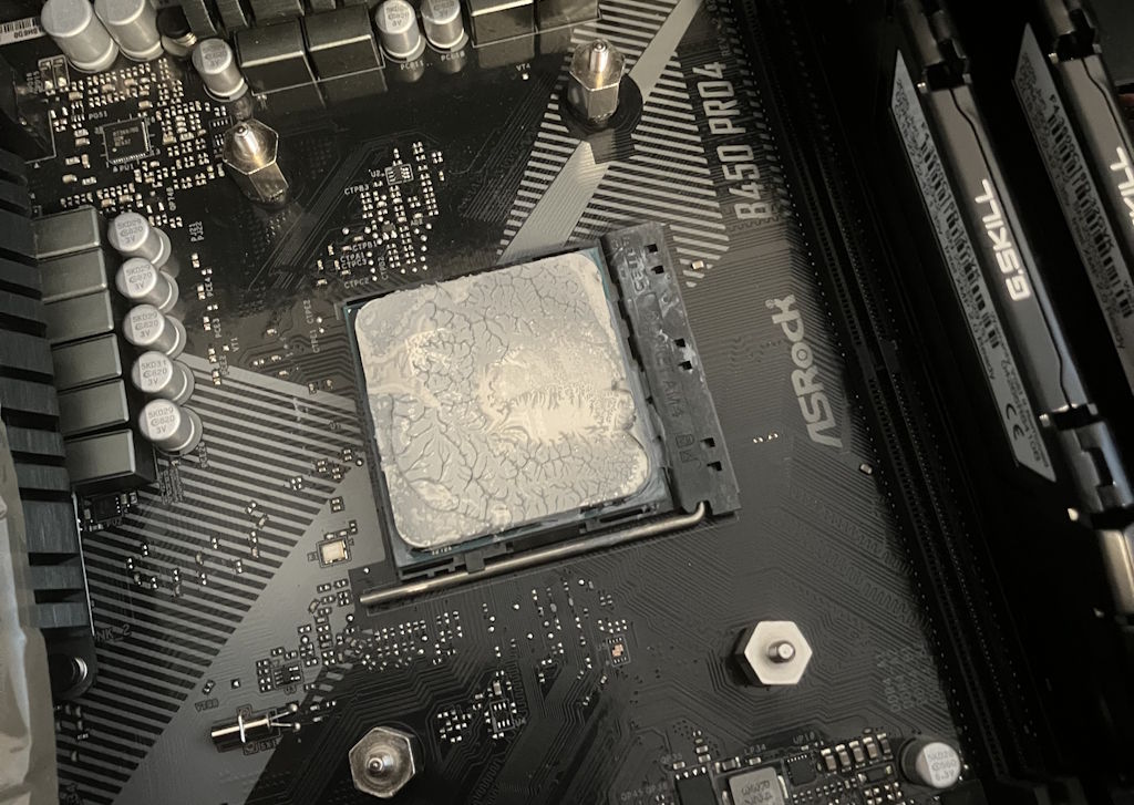 03-paste-motherboard